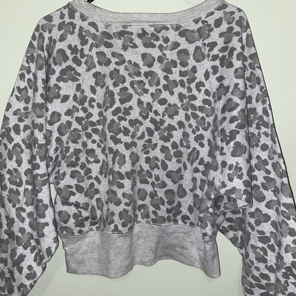 Gray Cheetah Crewneck - Picture 2 of 3